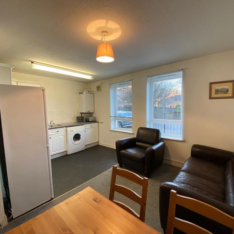 3 bedroom flat to rent - Photo 1