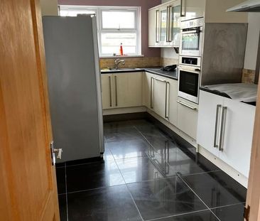 Room in a Shared House, Denbigh Road, E6 - Photo 4