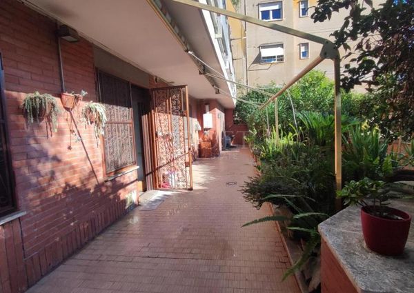 Monteverde Vecchio-Terrace: Furnished 2 Bedroom, 2 Bath, spacious kitchen, living, large private terrace and garden. Bright, silent, near shops, services and transport, located on a quite street in a well kept building. Possible parking. Ref 2375