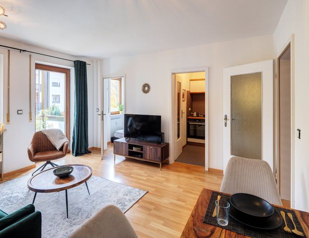 Newly furnished 1.5-room apartment near Perlach station - Foto 1