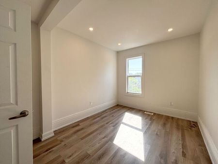 $1,999 / 4 br / 1 ba / 26 Cayuga st unit B - Photo 4