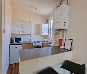 3 bedroom flat to rent - Photo 6