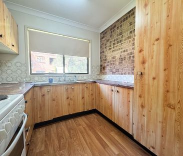 Bright & Spacious 3-Bedroom Townhouse in Prime Location - Photo 5