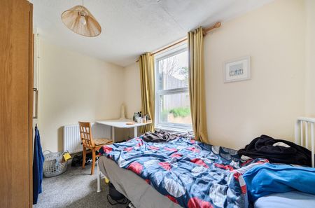 5 bedroom semi-detached house to rent - Photo 5