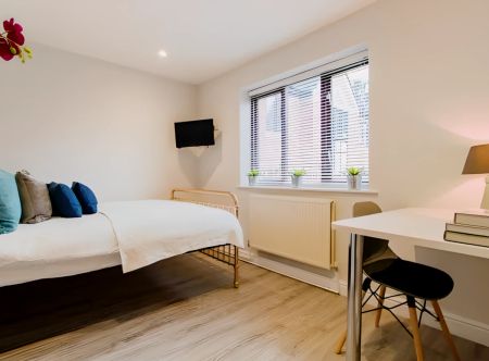 3 Bedrooms 1 bathroom - Photo 5