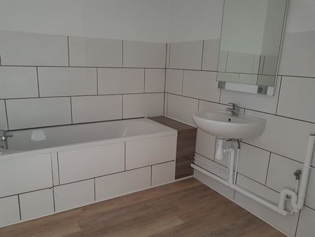Location Appartement 3 pièces 74m² LENS 62300 - Photo 5