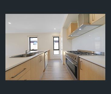 🏡 4-Bedroom House in Wallan - Photo 4