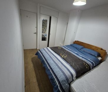 4 bedroom flat to rent - Photo 2