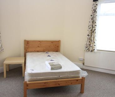 6 bedroom end of terrace house to rent - Photo 5