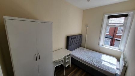 4 bedroom semi-detached house to rent - Photo 3