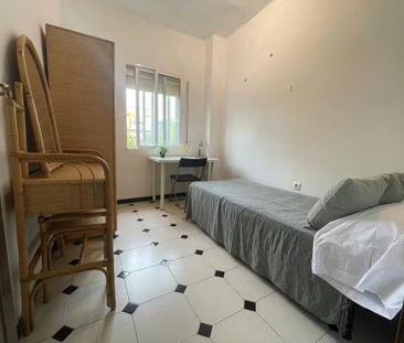 Calle López de Gomara, Sevilla, Andalusia 41010 - Foto 4