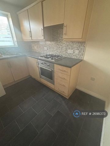 3 bedroom semi-detached house to rent - Photo 4