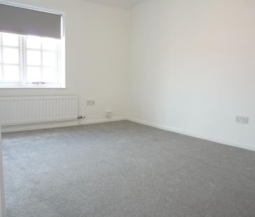 3 bedroom semi-detached house to rent - Photo 6