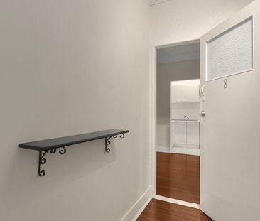 CUTE ART DECO APARTMENT - Photo 1