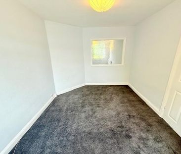 2 bedroom semi-detached house to rent - Photo 6