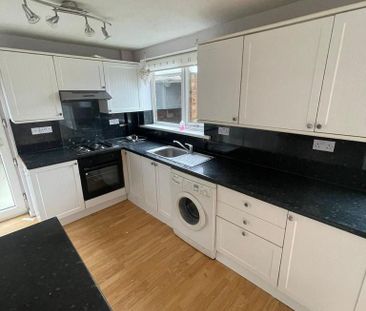 3 bedroom semi-detached house to rent - Photo 4