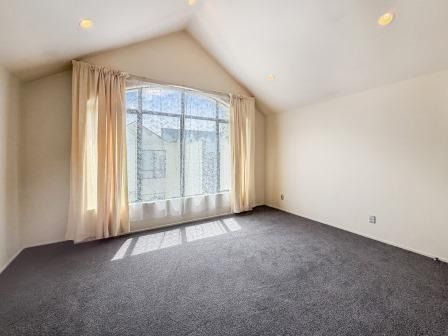 3-Bedroom Townhouse in Prime Epsom Location - Photo 3
