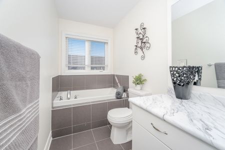 For Lease - 7 Lady Evelyn Crescent, Brampton, Ontario - Photo 2