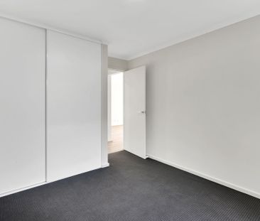 Low maintenance home with Lake view! - Photo 2