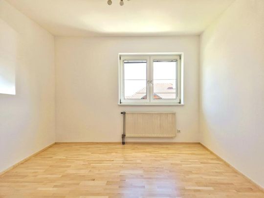 Wohnen wie im Schloss! Großzügige, stilvolle 2-Zimmer-Wohnung mit Balkon in Toplage, teilmöbliert, Tiefgarage und Freiparkplatz! - Photo 1
