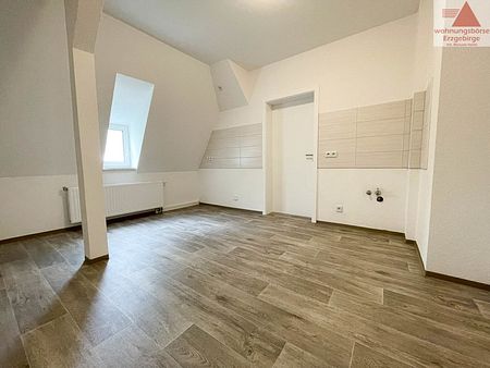 Frisch saniert – Moderne 3-Raum-Dachgeschosswohnung in Aue zu vermieten - Foto 3