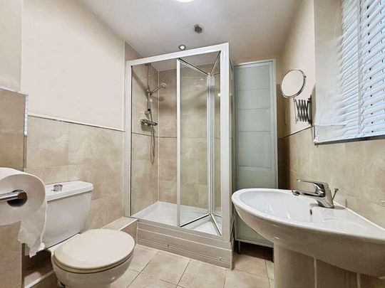 Great North Road, Hatfield, AL9 - Photo 1