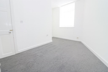 2 bedroom end of terrace house to rent - Photo 5