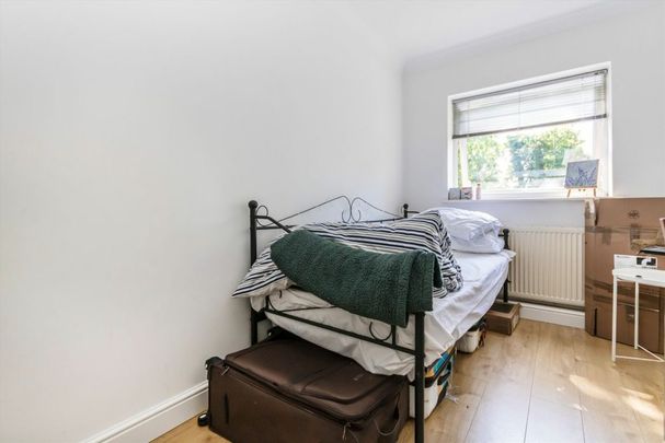Claremont Road, KT6, London - Photo 1