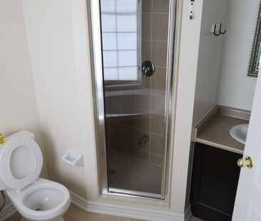 For Lease - 15 Cathedral High Street, Markham, Ontario - Photo 2