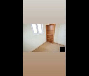 3 Bed Semi-Detached House, Chatsworth Park Grove, S12 - Photo 2