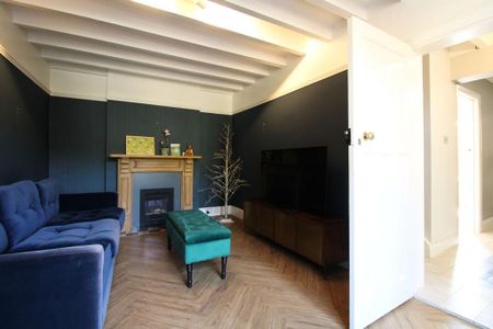 3 bedroom end of terrace house to rent - Photo 2