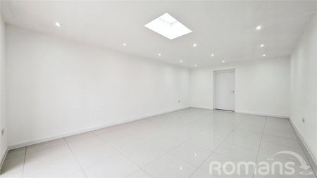 Green Lane, Farnham, Surrey, GU9 - Photo 3
