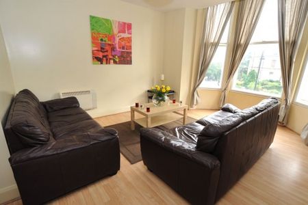 MODERN STUDENT 2 BED FLAT 400 METRES TO UNIVERSITY AND 200METRES TOWN - Photo 3