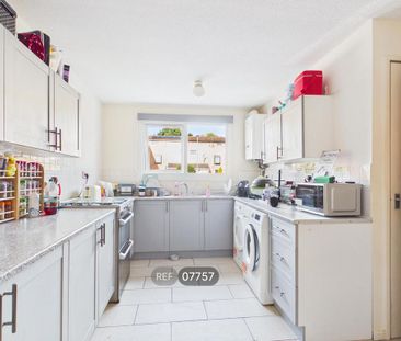 3 bedroom terraced house to rent - Photo 5