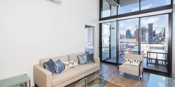 Large 1 bedroom furnished apartment - Photo 3