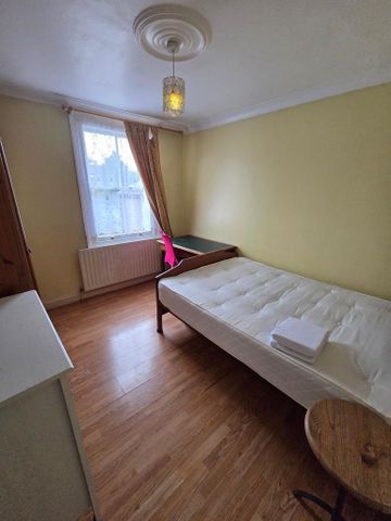 4 bedroom terraced house to rent - Photo 3