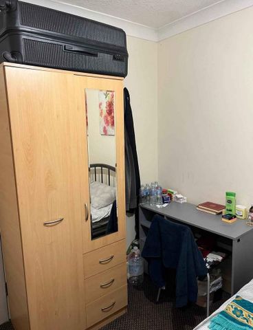 1 bedroom in a house share to rent - Photo 4