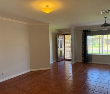 Great Location 3x1 Home In Somerville - Photo 3
