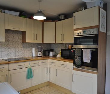 1 bedroom in a house share to rent - Photo 2