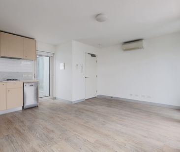 Spacious and Versatile St Kilda Living - Photo 4