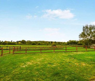 Summer Close, Byfleet, West Byfleet, Surrey, KT14 - Photo 1