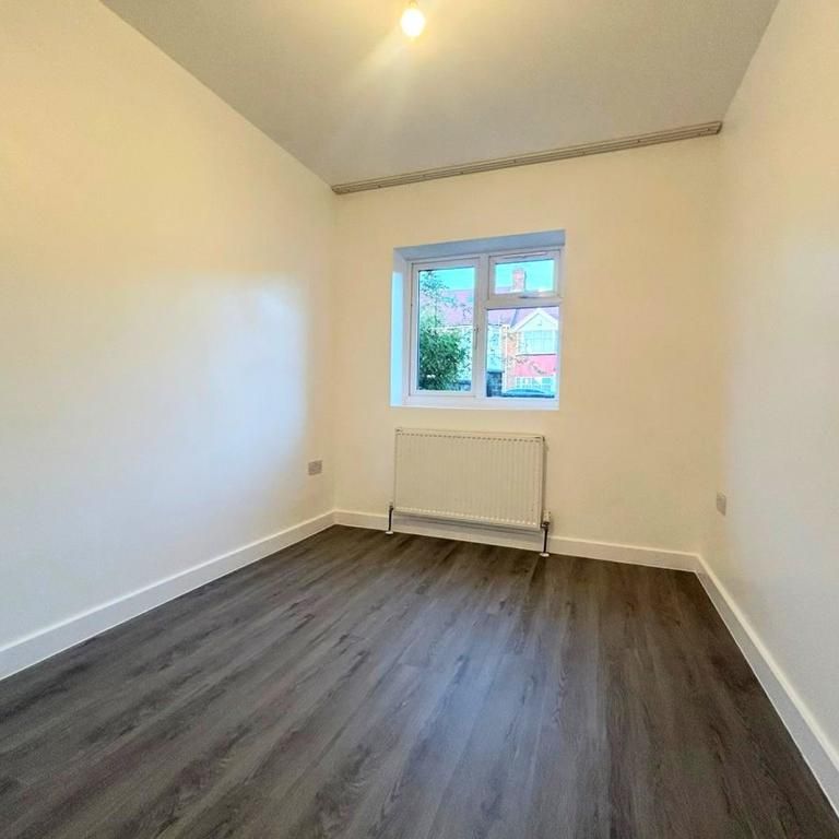 3 bedroom flat to rent - Photo 1
