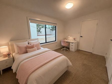 BEAUTIFULLY PRESENTED FOUR BEDROOM HOME WITH MODERN FINISHES - Photo 3