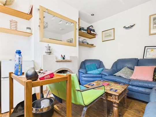 6 bedroom semi-detached house to rent - Photo 1