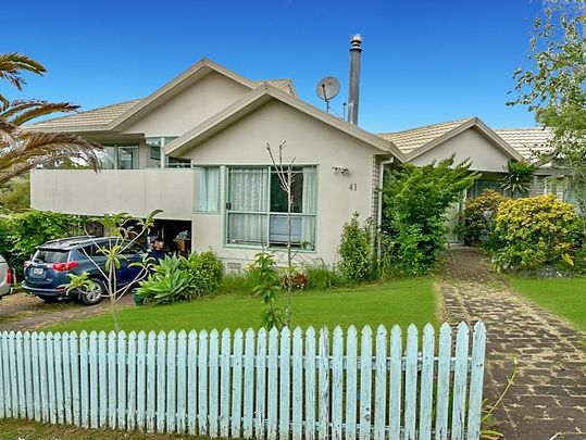 Unsworth Heights - 4 Bedroom, 2 Bathroom Home - Photo 1