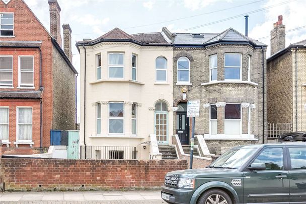 One bedroom garden flat located on Rossiter Road. - Photo 1