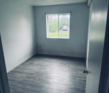 Libre fin juillet 4 1/2 bas d'immeuble chauffer-éclairer - Photo 3