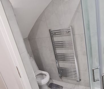 Ensuite -double bedroom to let close to Barking side station- 850 PCM - Photo 6
