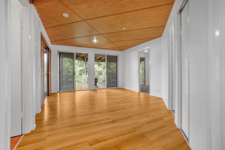 Refurbished 2 Bedroom Home in Elevated Alexandra Headland Location! - Photo 3