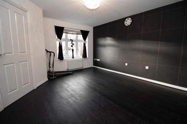 3 Bedroom House - End Terrace - Photo 1